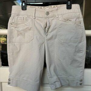 Gloria Vanderbilt Cream Shorts 12